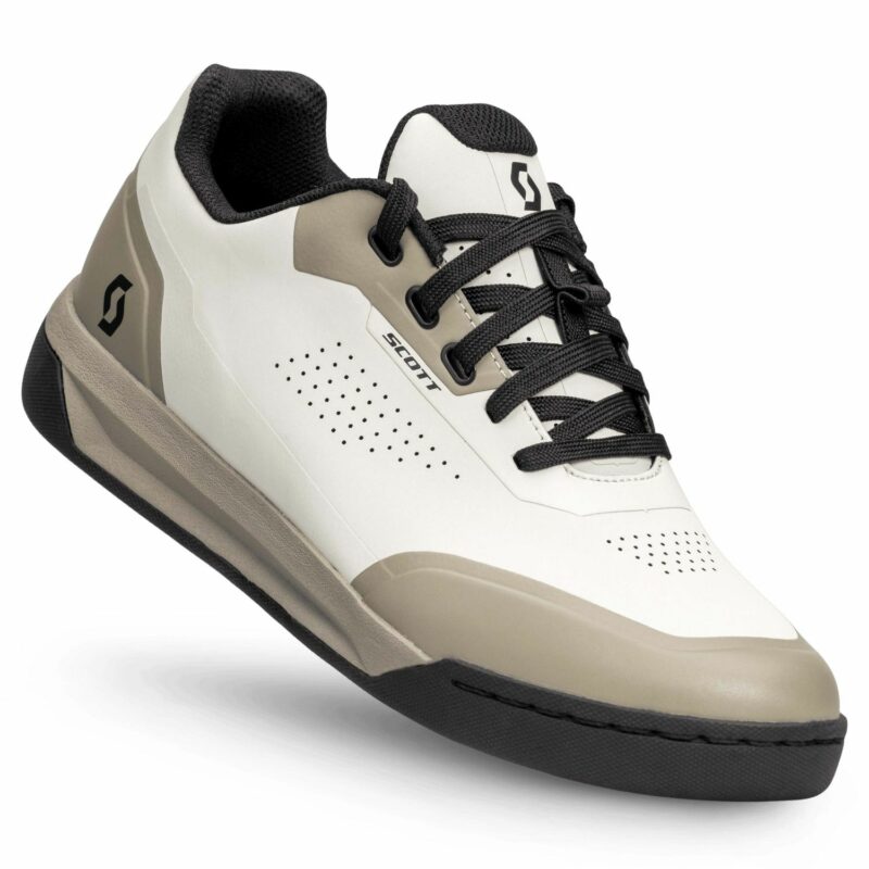 ZAPATILLAS VOLT EVO FLAT BEIGE / NEGRAS SCOTT 421020