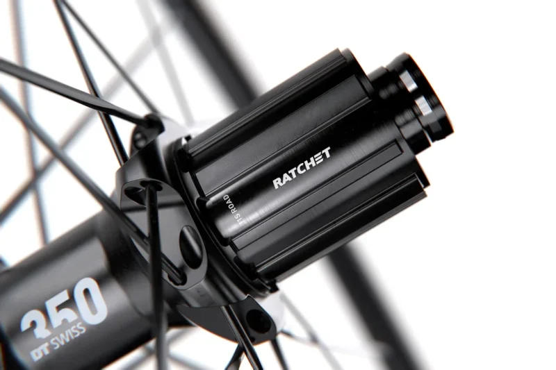 PR 1600 DB23 DISC 700c (29″) 18mm (Freno Disco) SPLINE BLACK PERFIL 23mm RUEDAS ROAD DT SWISS (Nuevo modelo) - Imagen 5