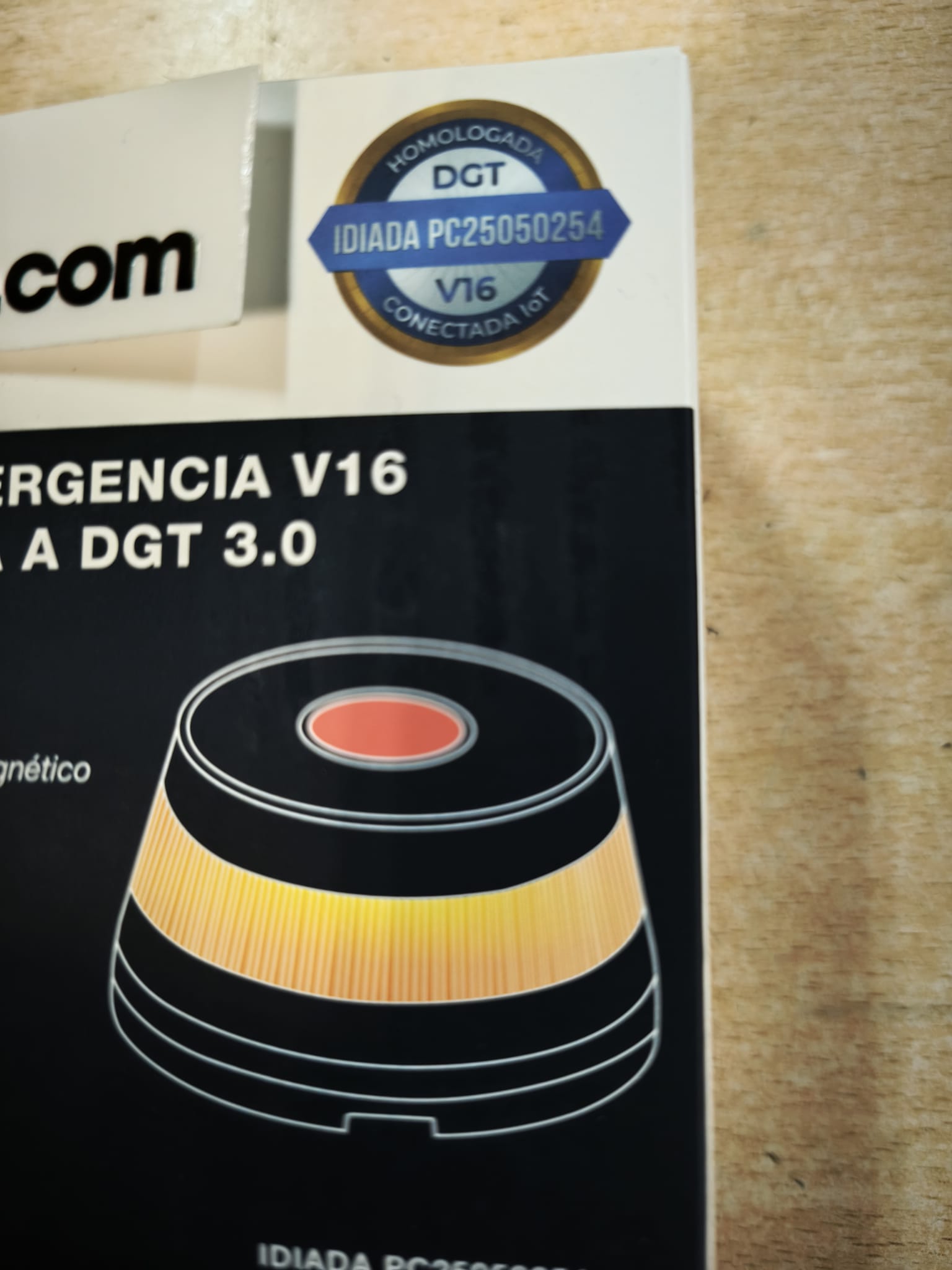 LUZ DE EMERGENCIA V16 CONECTADA A DGT 3.0 BALIZA HOMOLOGADA DGT 2026 - Imagen 4