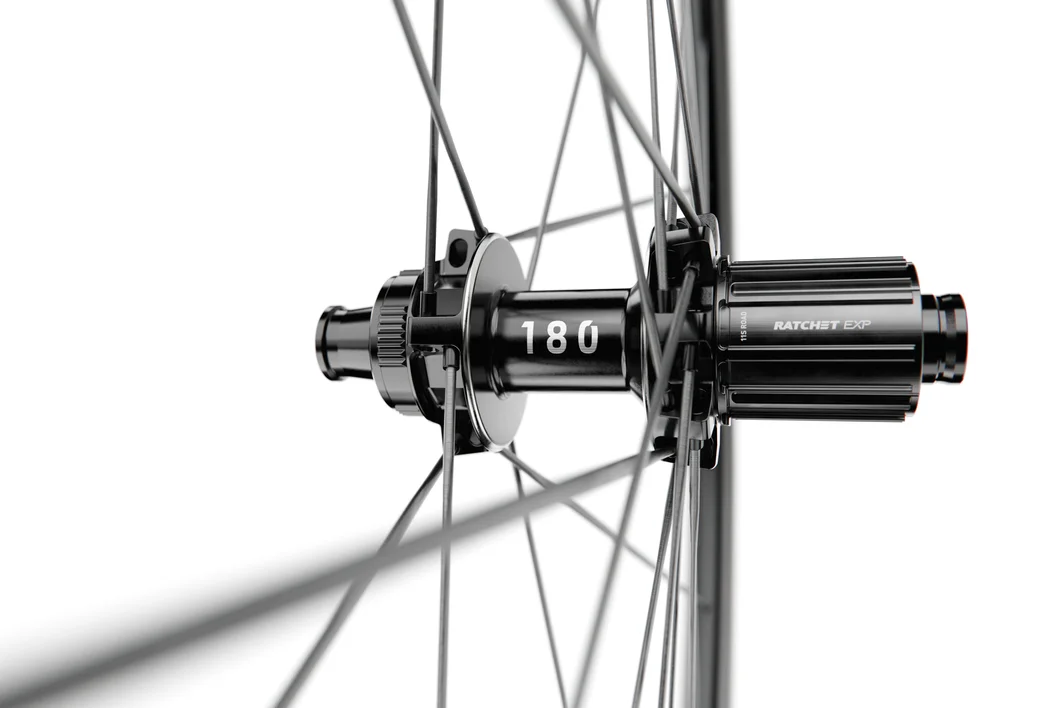 ARC 1100 CS DB38 WST NEGRA 700c (29″) 22mm + CUBIERTA (Nuevo modelo 2026) CARBON PERFIL 38mm RUEDAS AERO DT SWISS - Imagen 4